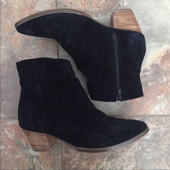Black Suede Leather Pointy Boho Chic Booties - Picture 4 of 6